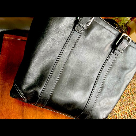 Coach Legacy Hampton large zip topTote Shopper. - Picture 16 of 16